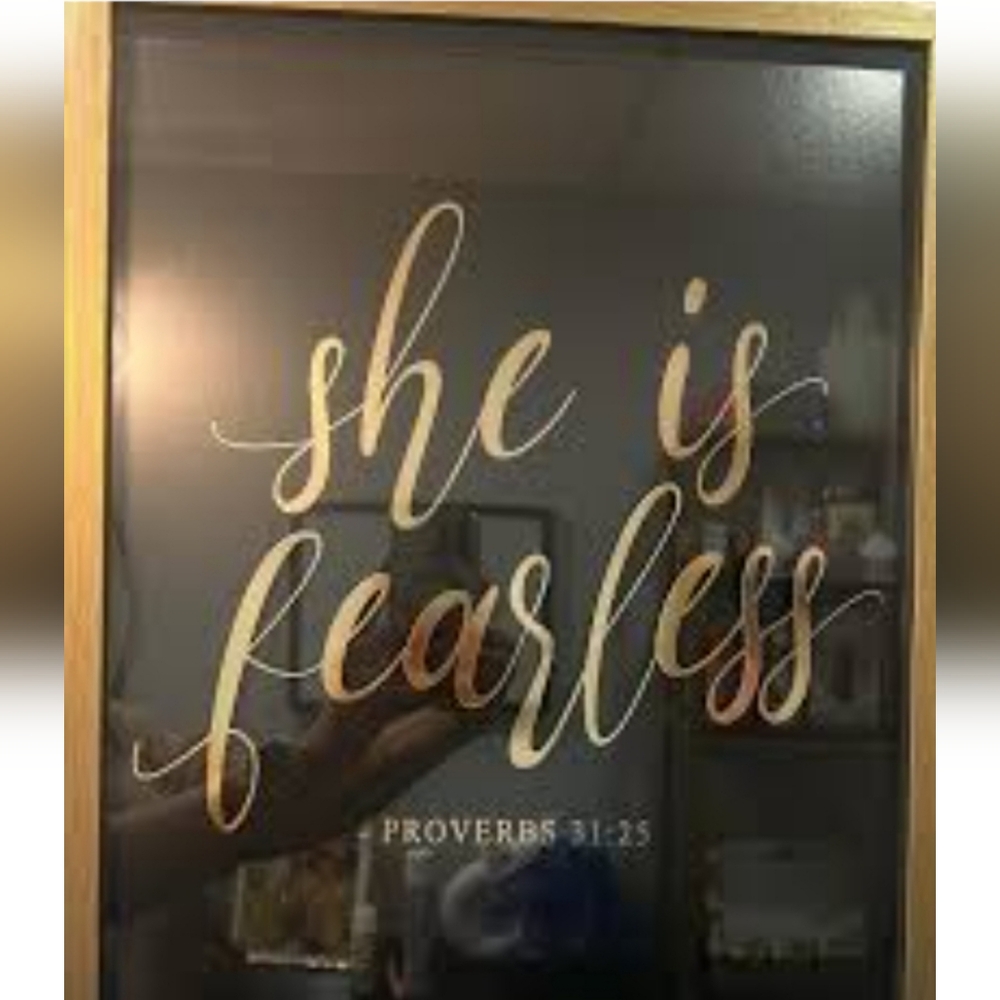💕NWT SHE IS FEARLESS DECORATIVE WALL ART💕 16"x20"